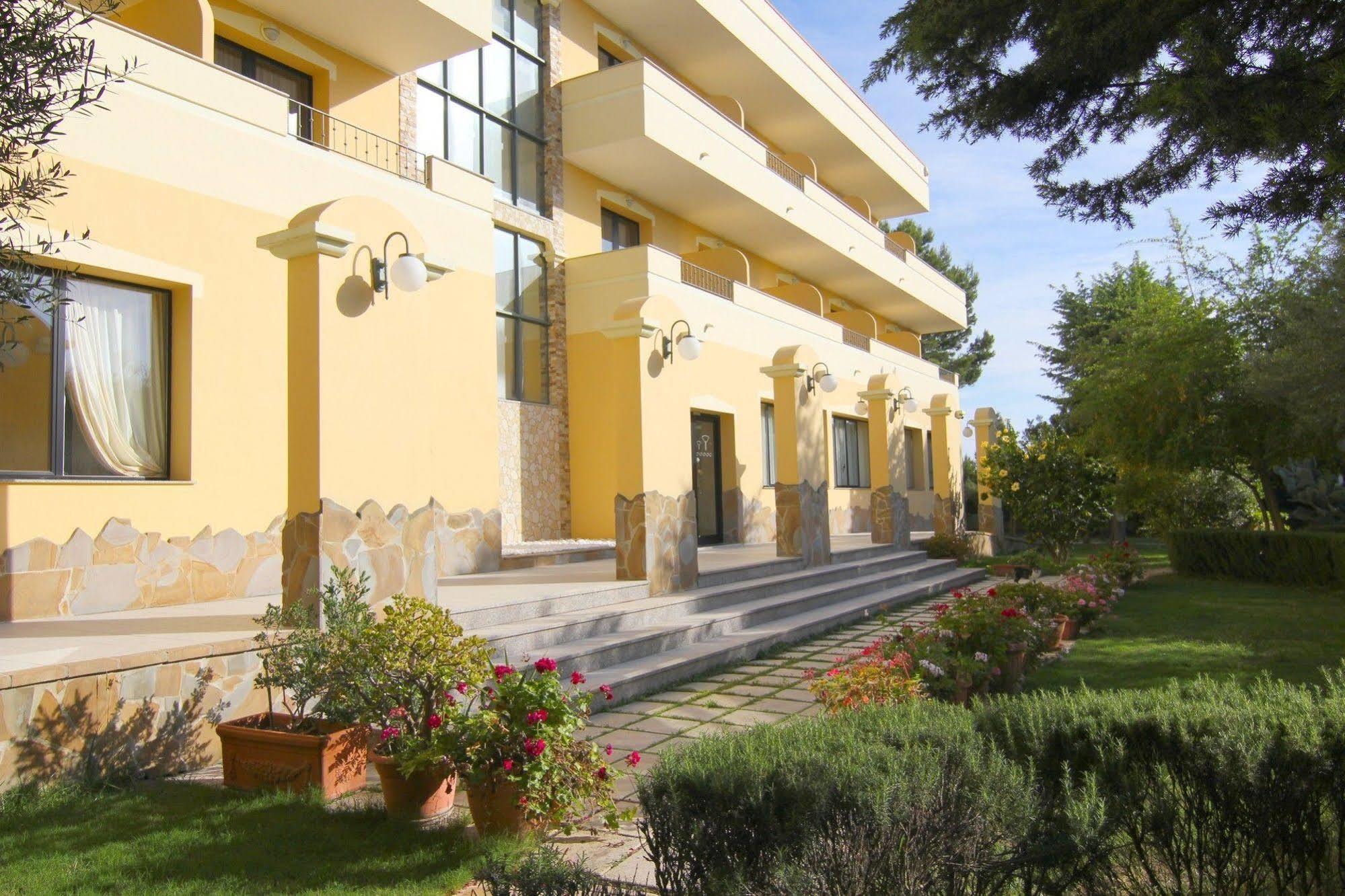 Hotel Cala Dei Pini Порто Пино Екстериор снимка