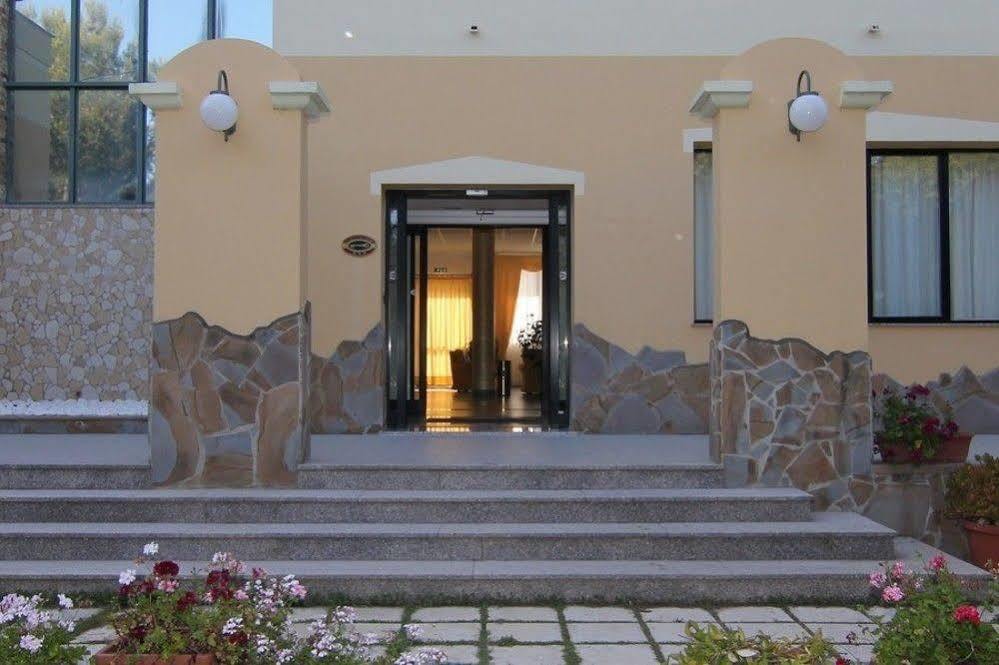 Hotel Cala Dei Pini Порто Пино Екстериор снимка